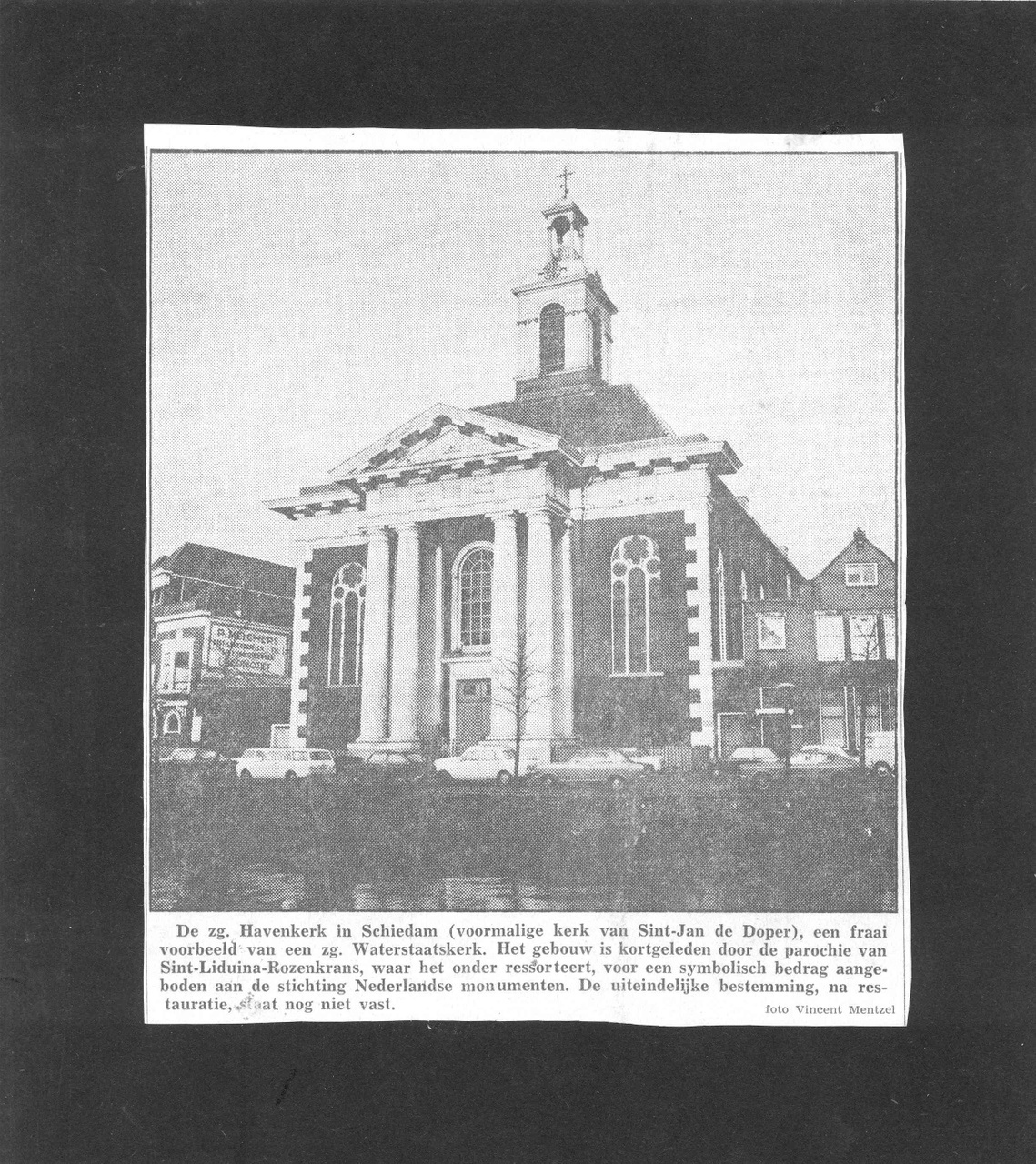 Krantenknipsel met een foto van de Havenkerk te Schiedam