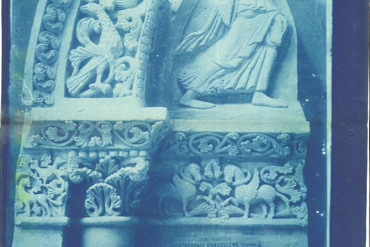 Blauwdruk van een foto van een fragment van de kathedraal van Angouleme.