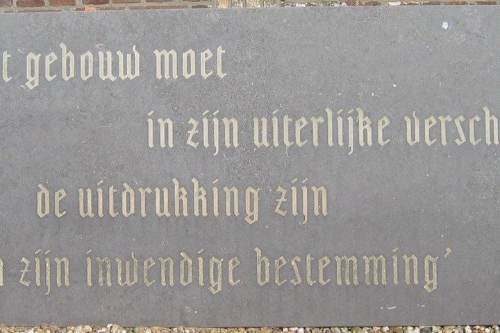 Stenen Letterproject: afrit met ingebeitelde tekst