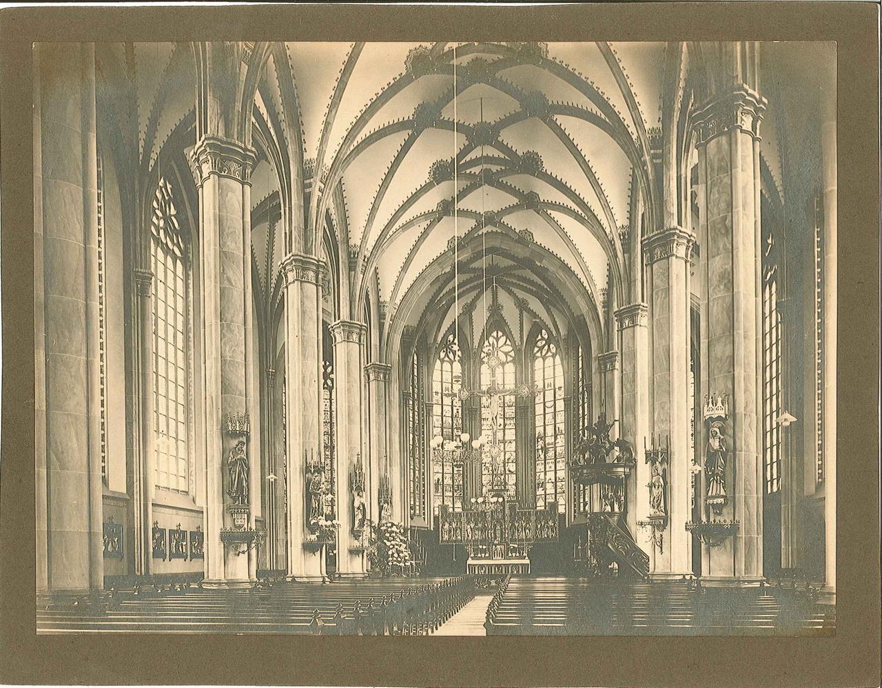 Foto van het interieur van de Nicolaaskerk in IJsselstein.