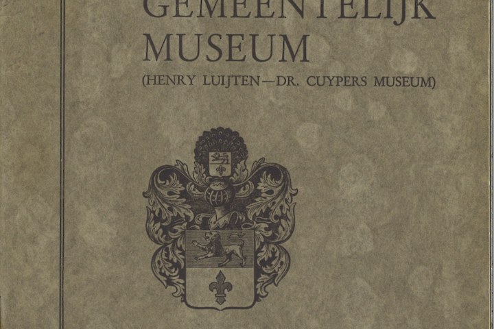 Eerste Catalogus van het Gemeentelijk Museum Roermond (Henry Luyten - Dr. Cuypers Museum) uit 1932.