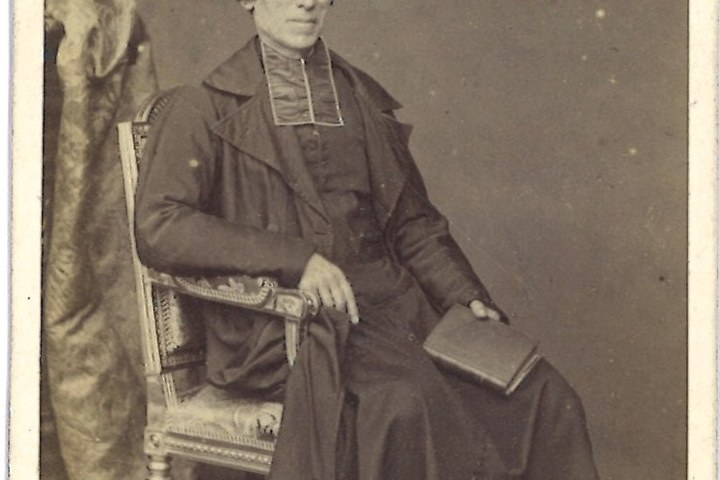 Verzameling van 51 Portretfoto's (carte-de-visite) van geestelijken: Mgr. l'abbé Santerre, archidiaconus gr. vicaire de Chartres.