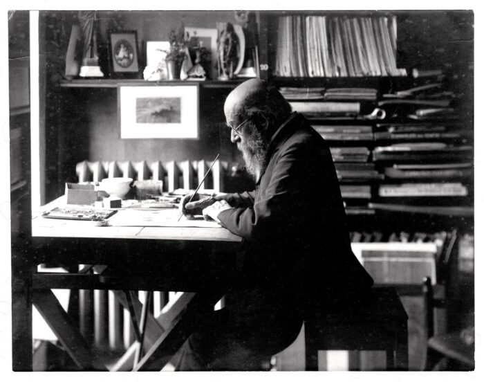 Pierre Cuypers aan zijn bureau